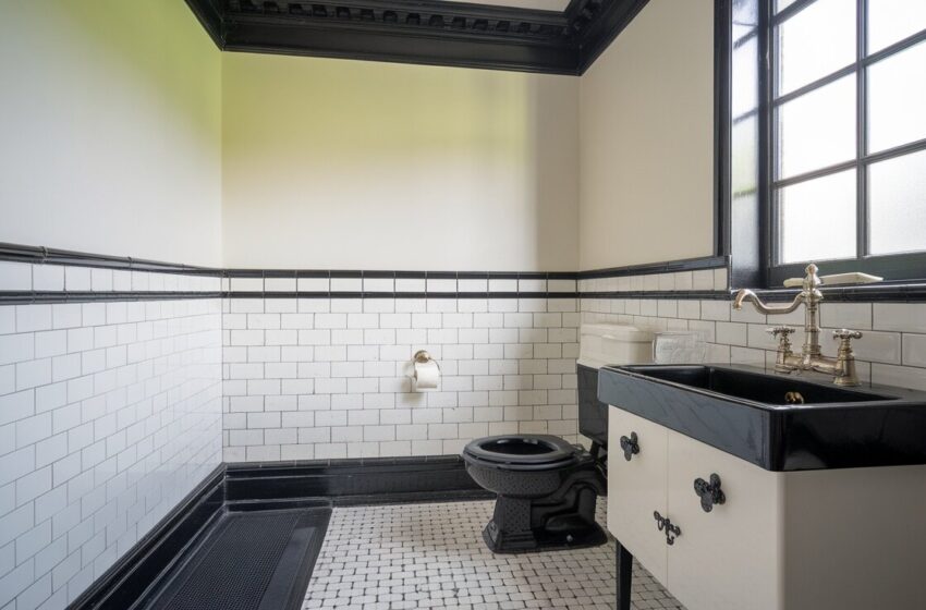  10 Stunning Black and White Bathroom Tile Ideas