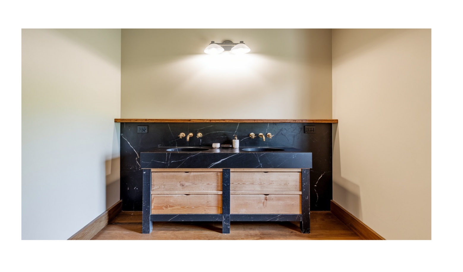 Black and Wood Bathroom Ideas