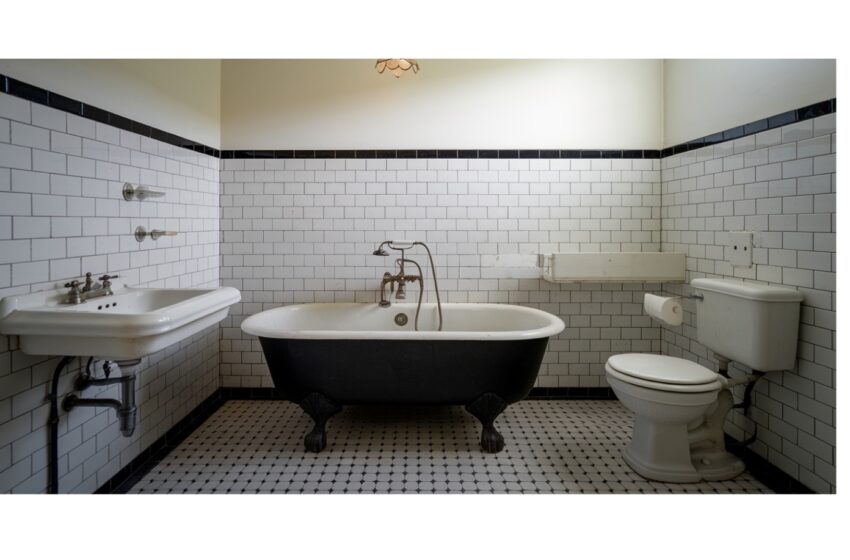  10 Stunning Black and White Tile Bathroom Ideas