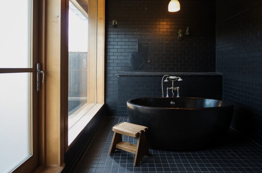  18 Stunning Black Modern Bathroom Designs to Inspire Your Renovation